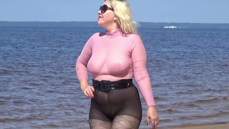 RedRoseRus: 해변에서 나일론 후장과 젖탱이의 재미있는 밀프