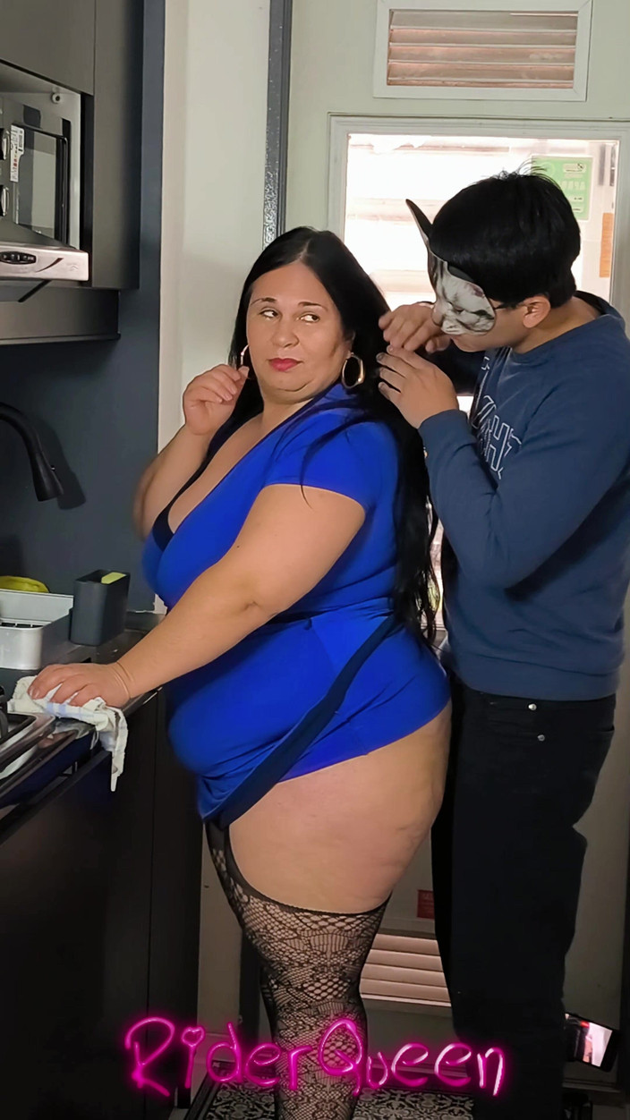 Riderqueen BBW Step Mom Latina Ebony: Sesso in cucina - vera matrigna MILF BBW scopata