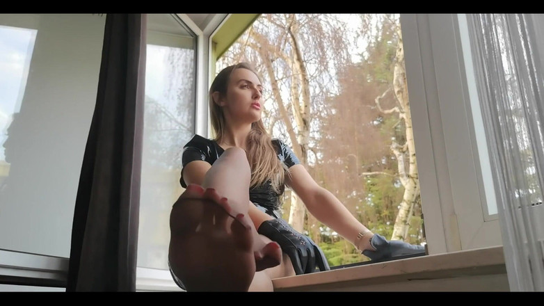 Goddess Lena: Sigara içme ve naylon tabanlar