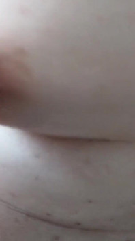 Ho dilatato i miei capezzoli e li ho strofinati.