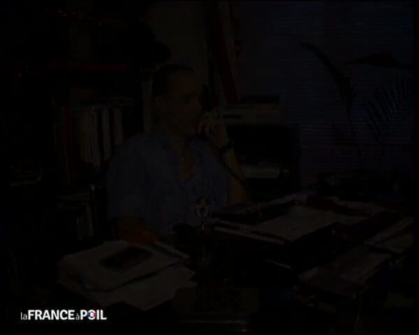 Rue Chaude: 18 yaşındaki bir öğrenci matematik öğretmenine götünü tekmeletiriyor.