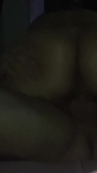 Grande bunda milf me visita à noite e me cavalga com sua bunda enorme