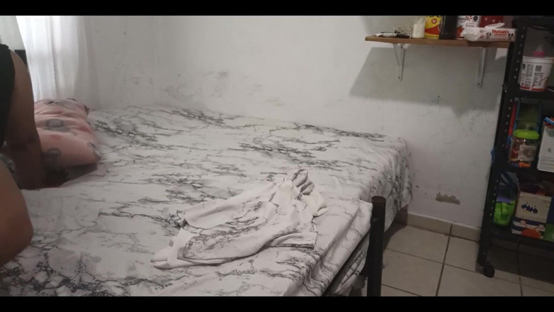 Karmicoxv: seksi sauteli mammi thong men bedroom saaph karti hai aur...