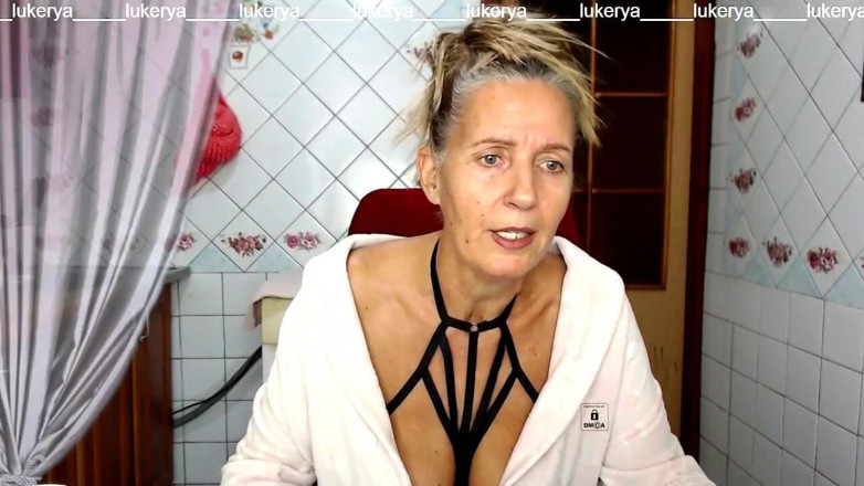 Lukerya: Lukerya, Kawa i chodzenie cycki