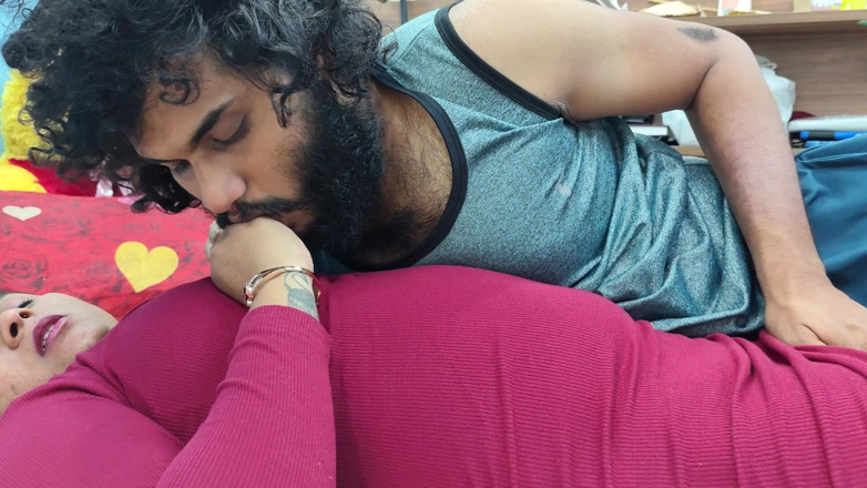Vaishnavysharunraj: Hot Neck Kiss Finder Lick with Pussy Rub