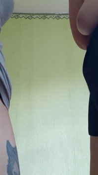 Awek kolej kurus melancap dengan cikgu MILF