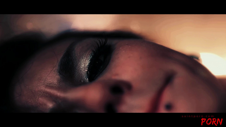 SaintPorn: Bella ilk cinsel keşfini yapıyor ve doruk noktasıyla patlıyor