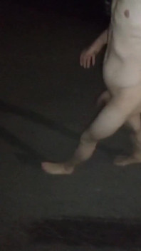 Nackt auf der straße gehen