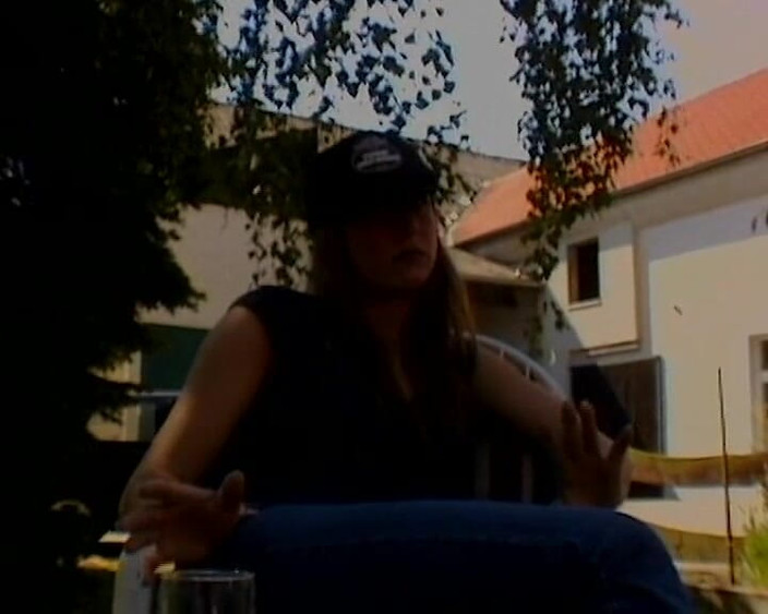 BB Video - Old School: Tysk amatör tonåring solo kvinnlig utomhus stora naturliga bröst