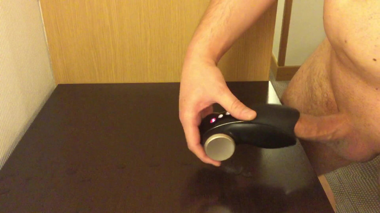Anon0113: Triple cumshot di kamar hotelku pakai vibrator glans pabrik yang...
