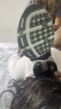 Eu amo pegar móveis humanos e esmagar todo o corpo do meu vizinho