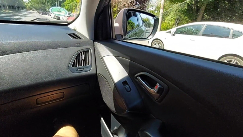 Step Mommy: セックスパーティーのために公園でセクシーな熟女を捕まえました