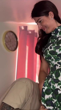 Danaklem, chica traviesa, quiere una cogida caliente