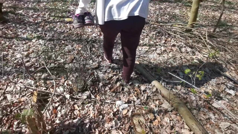 Bouncy Tits Action: Vagin și lovituri de țâțe în aer liber