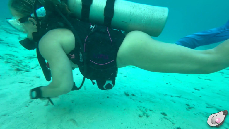 Mistress Pink Pearl: Супергерл встречает самого возбужденного осьминога в Bonaire