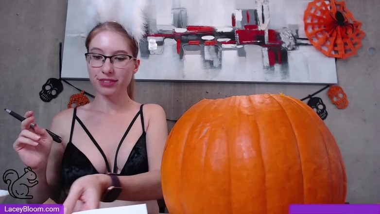 Lacey Bloom: Spettacolo dal vivo la scultura della zucca 2611