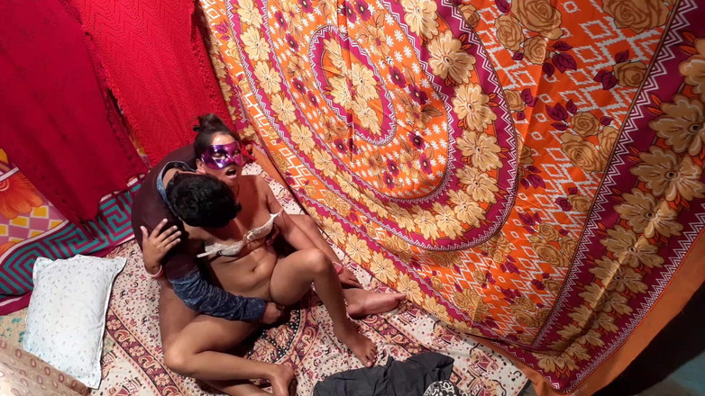 Desi Papa: Geile indische dorf-tante fingert muschi vor dem muschificken