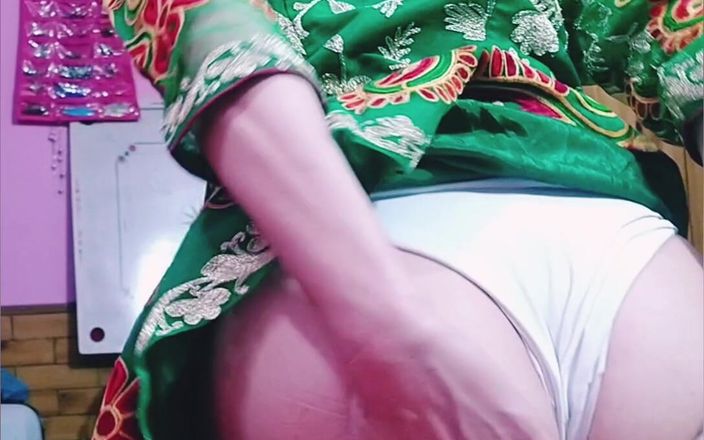 Bolly Karma: MiLF dimentica la sua solitudine con un bbc