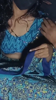 Indisk het fru hemlagad fitta fingrar och knullar