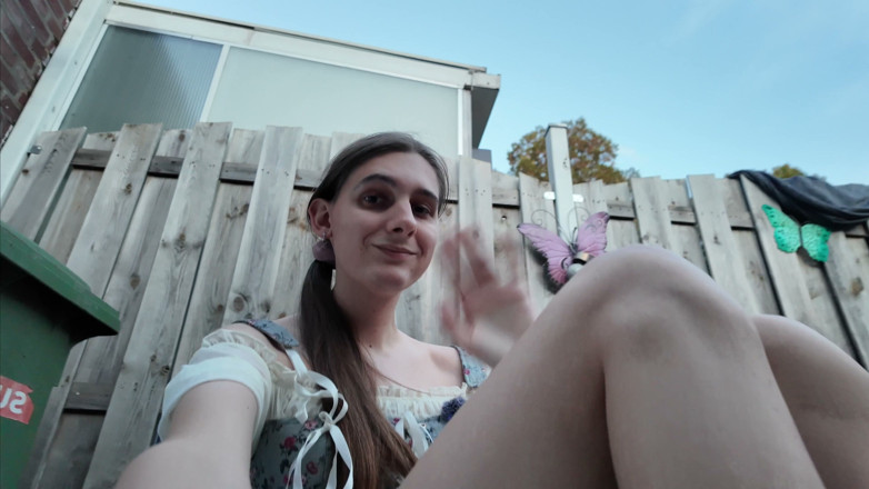 jessiesissyadventures: Đừng để hàng xóm của tôi xem những gì tôi đã làm...