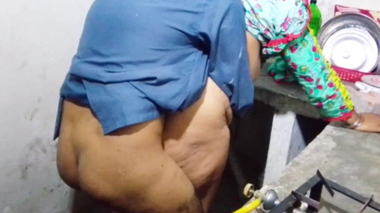 Abida sexy: Sexe maison avec une femme amateur chevauchant une bite et...