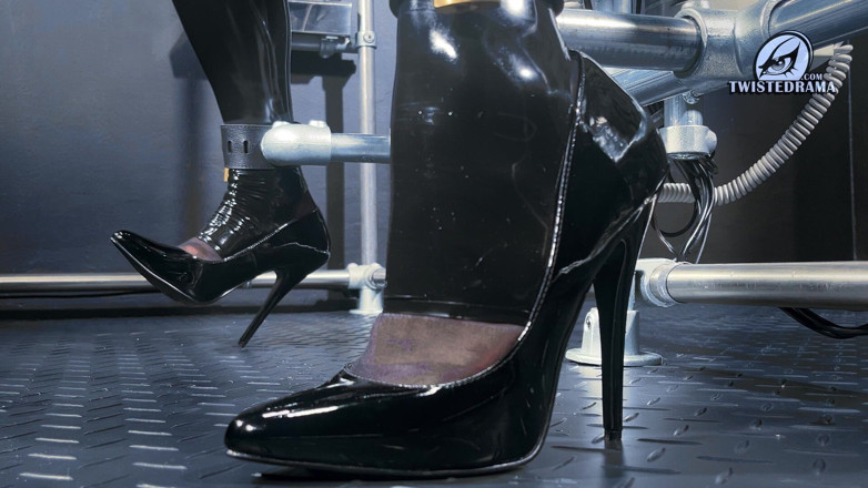 Twistedrama: Kira auto esclavitud