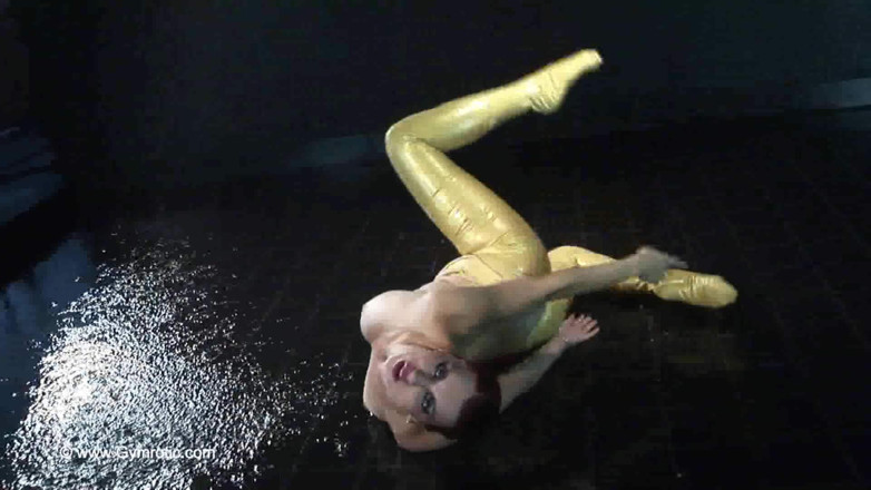 Flexilady: Flexible Mask Fetish