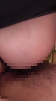 Une taquine signature se dévoile pendant que Yuria révèle son allure audacieuse et superbe habillée - scène.6