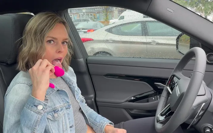 Serenity Cox: Cumming Hard Drive Thru with Lush Remote Controlled Vibrator