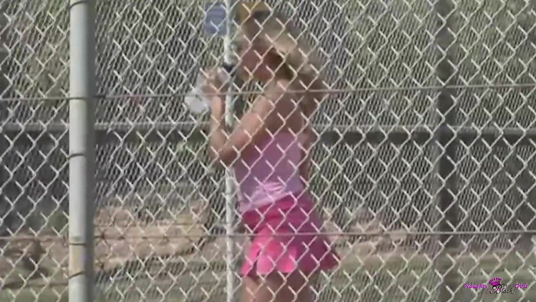 Naughty Black Girls: Підберіть дівчину в панчохах і товаришу з її раком, поки ви не побачите зірок.