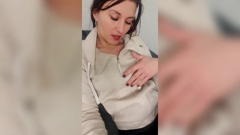 Adele Amber: Hot Tits