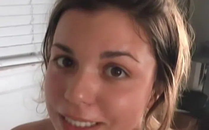 Homegrown GFs: Callie and Sam get busy with tongues and dildos