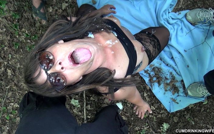 Cumdrinking Wife: Suger av 20 slumpmässiga främlingar på Highway Dogging -platsen