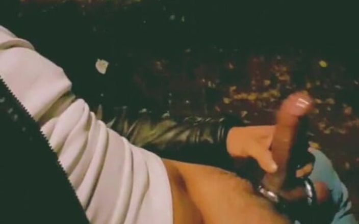 Slutboyben: Slutboyben cam4, nymphomane, salope, éjaculation sur un jean maigre en public