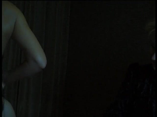 Naughty Girls: Orgie noaptea târziu cu gaura din zid - glory hole
