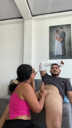 EMY_AND_JONH: Oda arkadaşıma yardım edeceğim ve sonunda sperm dolu bir vajinaya...