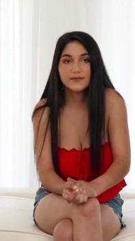 Tramposa del Medio Oriente con grandes tetas naturales