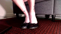 Abby Anna: Red Toenails Black Flats Bota Hra