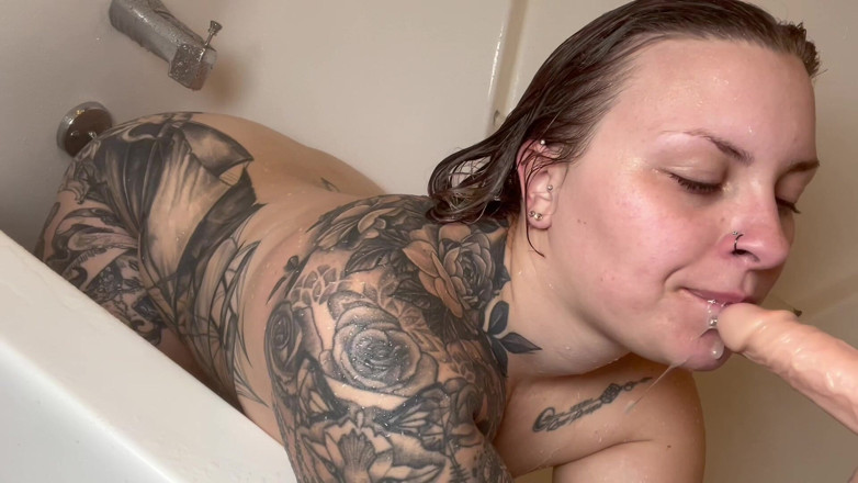 ChandlerKnight: Doccia con me scopata di tette, pompino, cavalcata di dildo