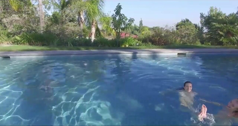 XTime Vod: La bionda si masturba in piscina