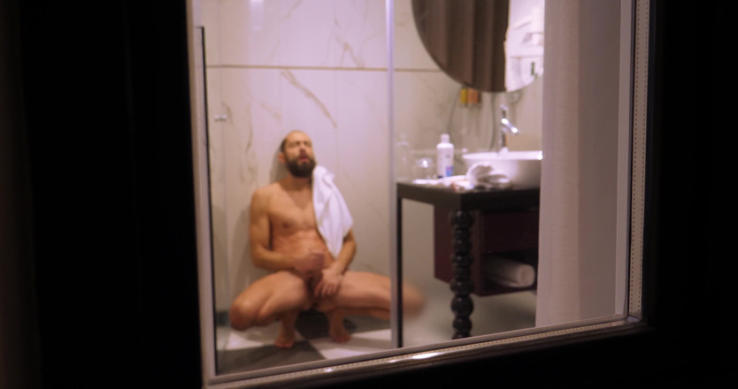 Jerking studs: Duşta bir adam