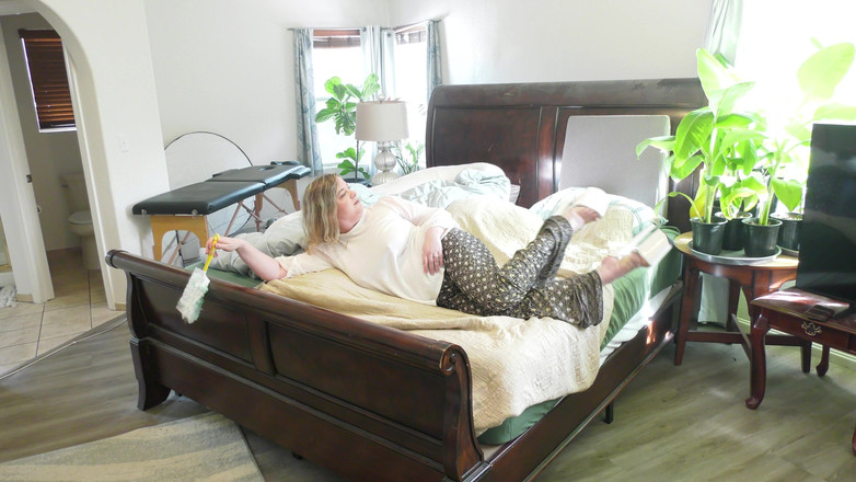 Erin Electra: Cleaning MILF Gets Fucked and Squirts All Over Stepson