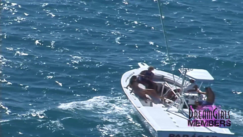 Dream Girls: Naked parasailing in Key West