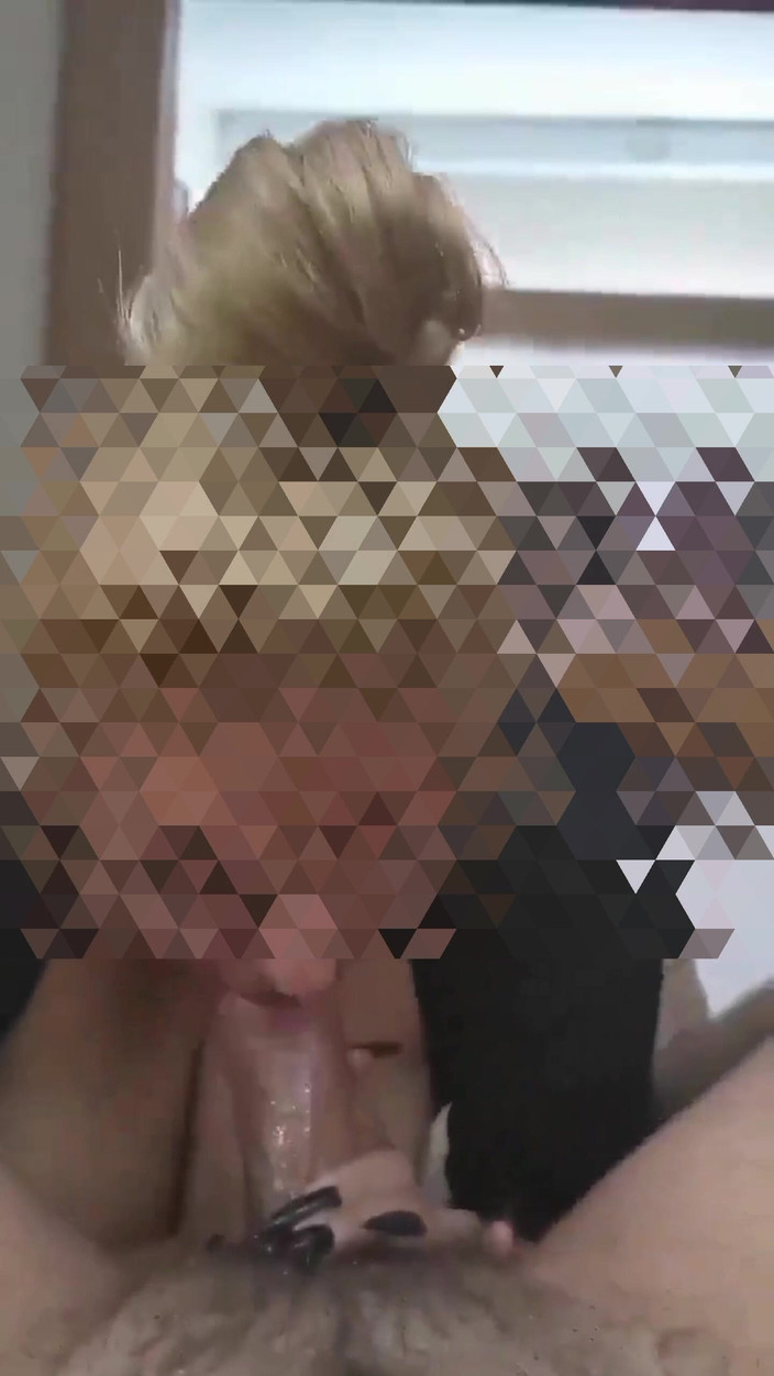 VioletOffer97: Saya suka tersedak pada zakarnya