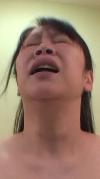 Une vieille MILF asiatique excitée baise comme jamais auparavant