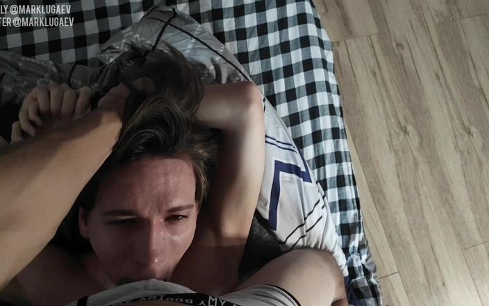 Mark Lugaev: Štíhlá roztomilá femboy služby grinder chlap s velkým neoholeným čůrákem