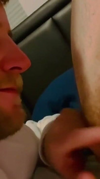 Přítel se dostane na moje místo a pak ho nakrmte mým krémem