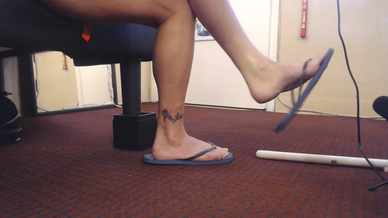 Abby Anna: 파란색 풍선을 때리는 ASMR 플립플롭