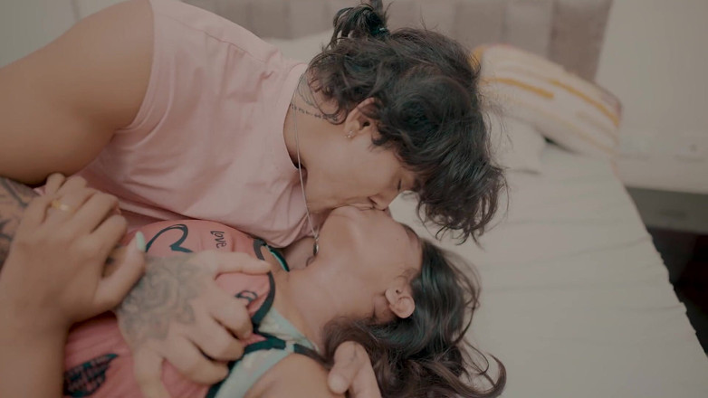 HotMaal69: Suami luar biasa sama istrinya saat dia tiba dari audio...
