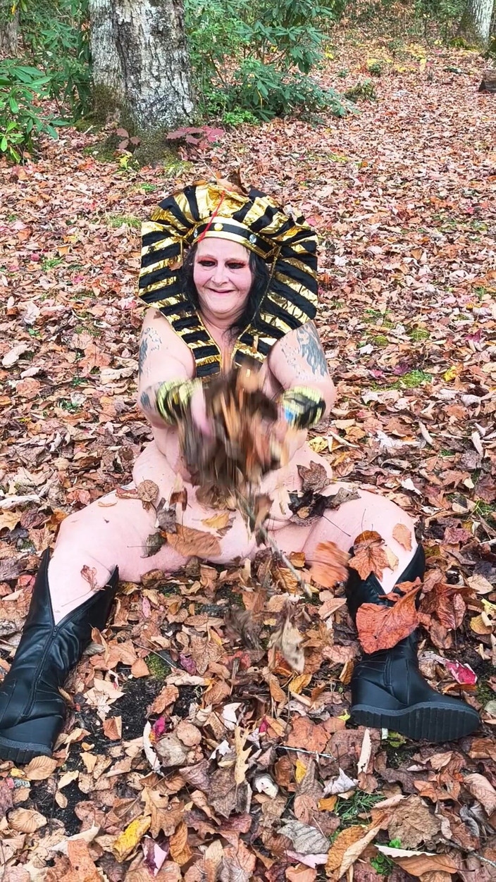 HerculesnVENUS: Frunză de cur murdar care se joacă în curul ei cumming...